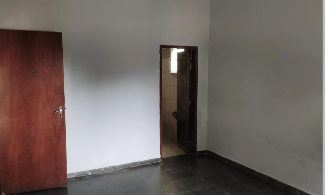 Casa com dois quartos e suite 4